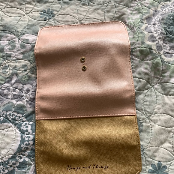 Wallets - Picture 15 of 16